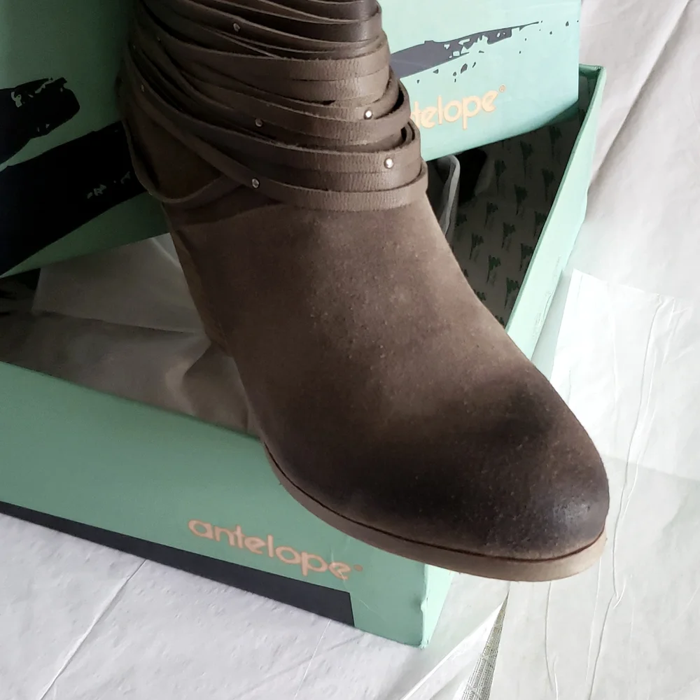 Antelope New BOOTS Suede Leather Stud Fringe Back Zip Ankle NWT Womens 9.5-10 - Picture 10 of 17